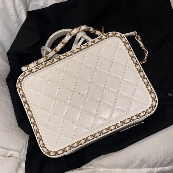 Chanel White Filigree Goatskin CC Vanity Case with Gold hardware - Picture 7 of 11